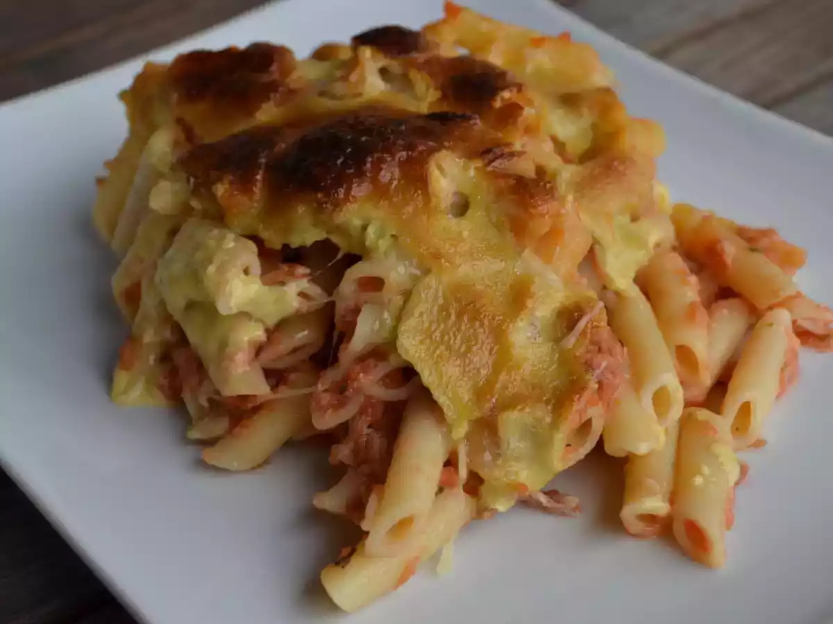 Macarrones tibios gratinados con all i oli (alioli)