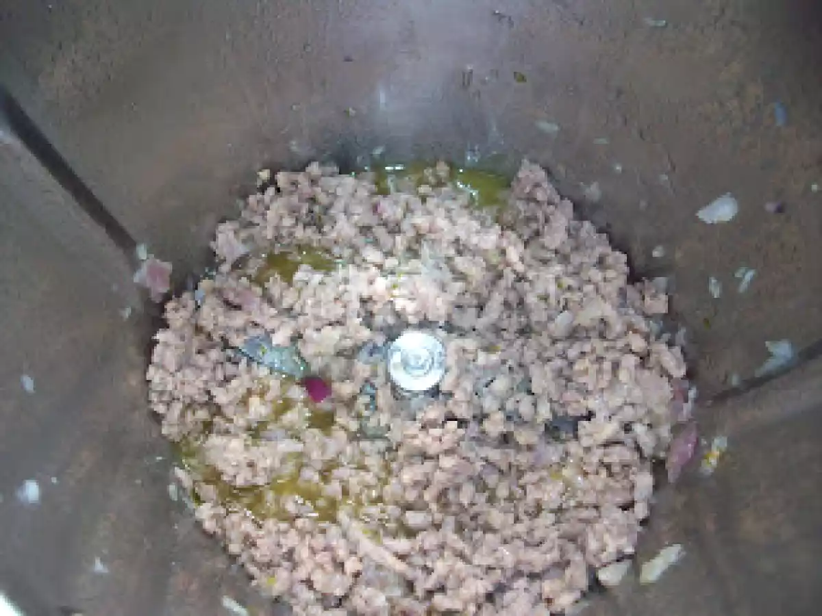 Macarrrones con carne picada y fritada en Thermomix - foto 5