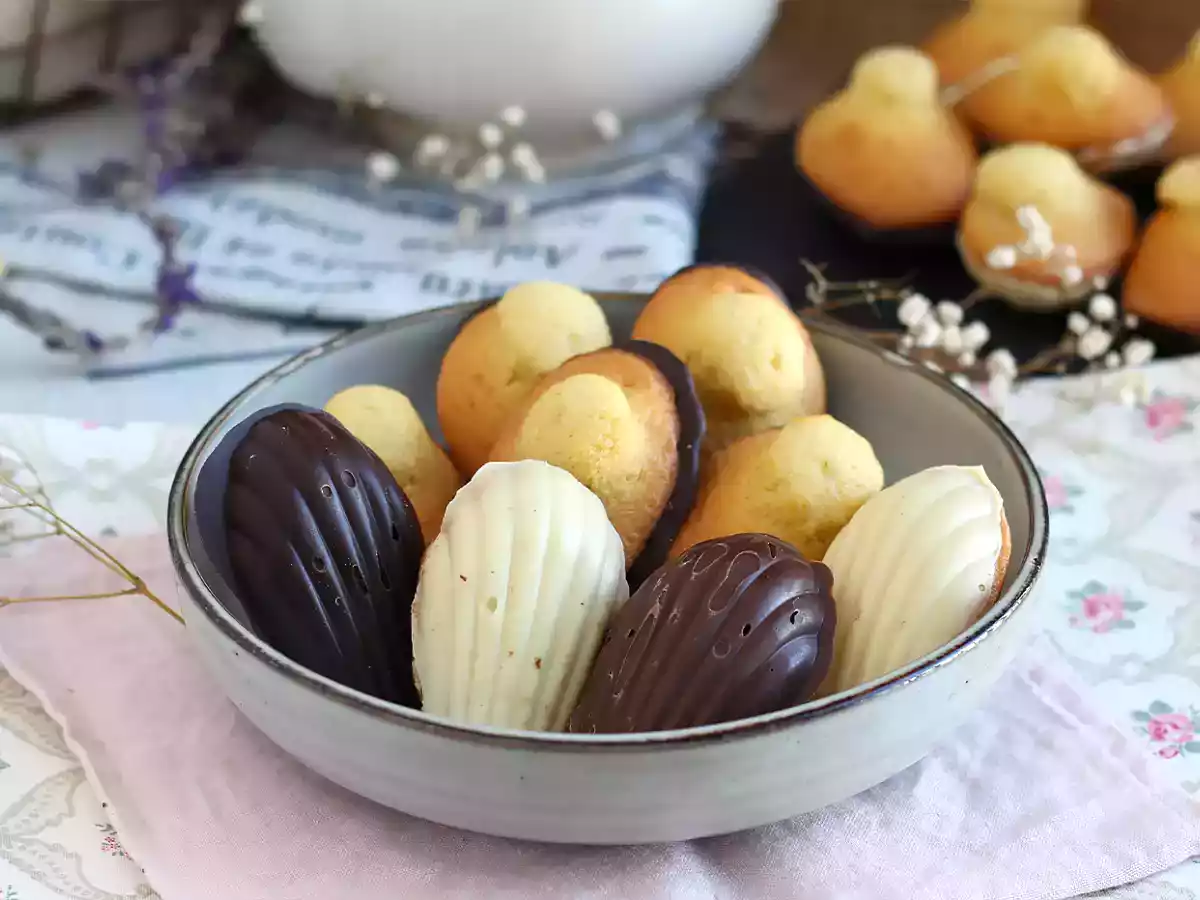 Madeleines con chocolate tricolor