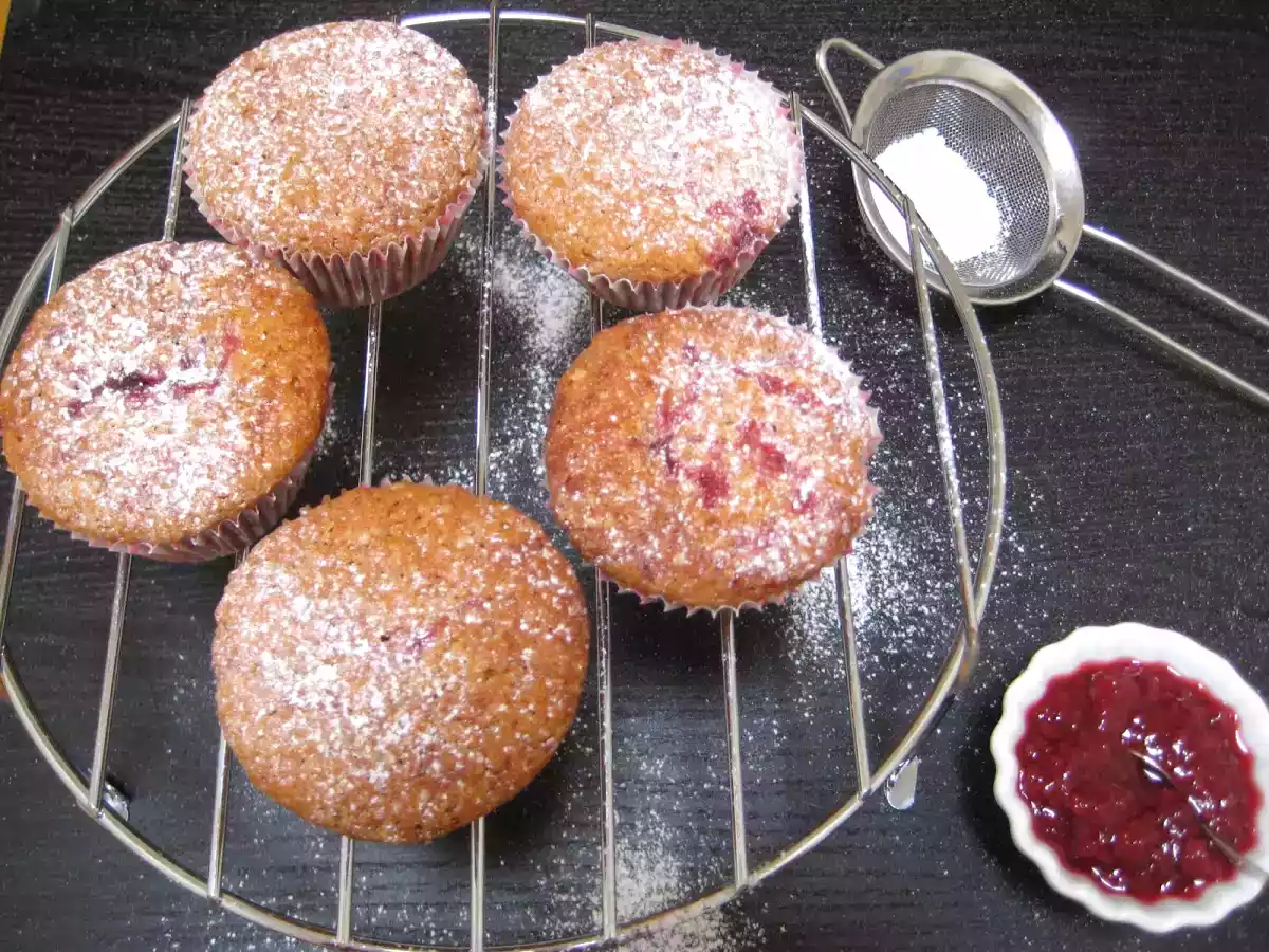 Magdalenas con mermelada de frambuesa