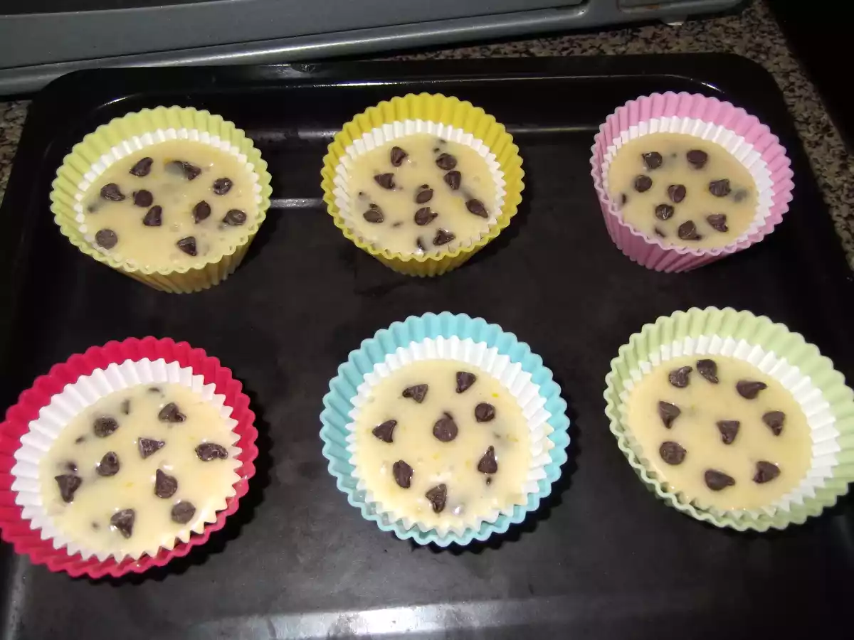 Magdalenas con pepitas de chocolate. - foto 3