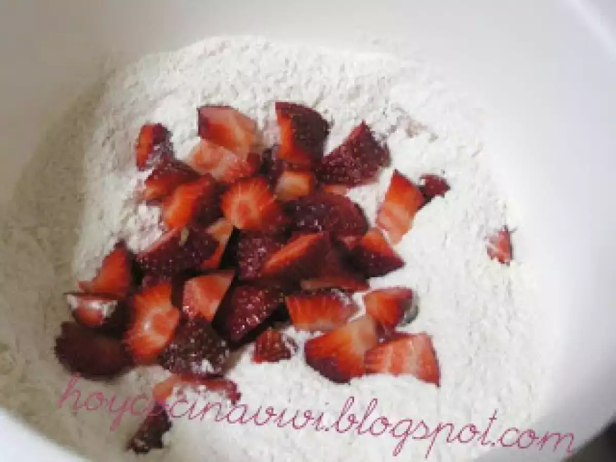 Magdalenas de fresas con nata - foto 3