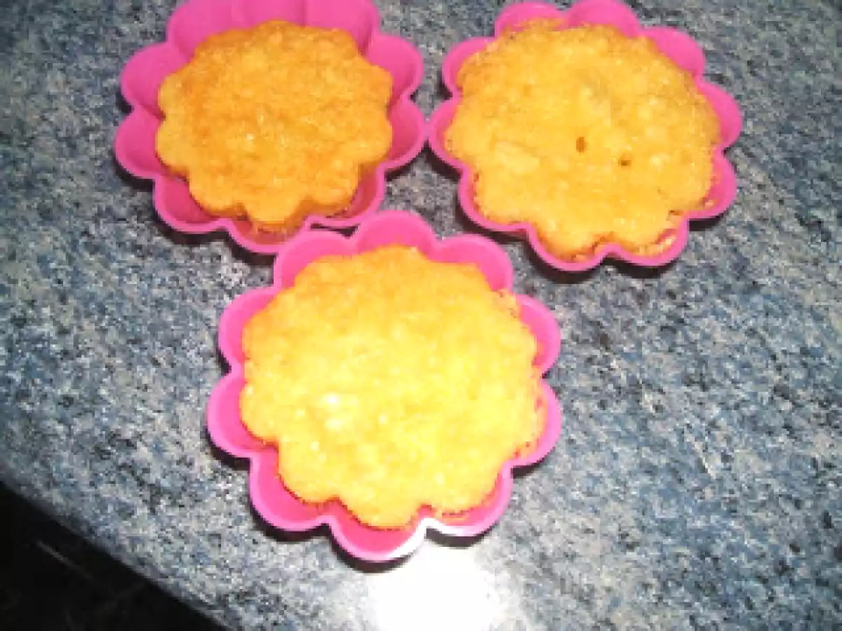 Magdalenas de leche condensada y chocolate blanco