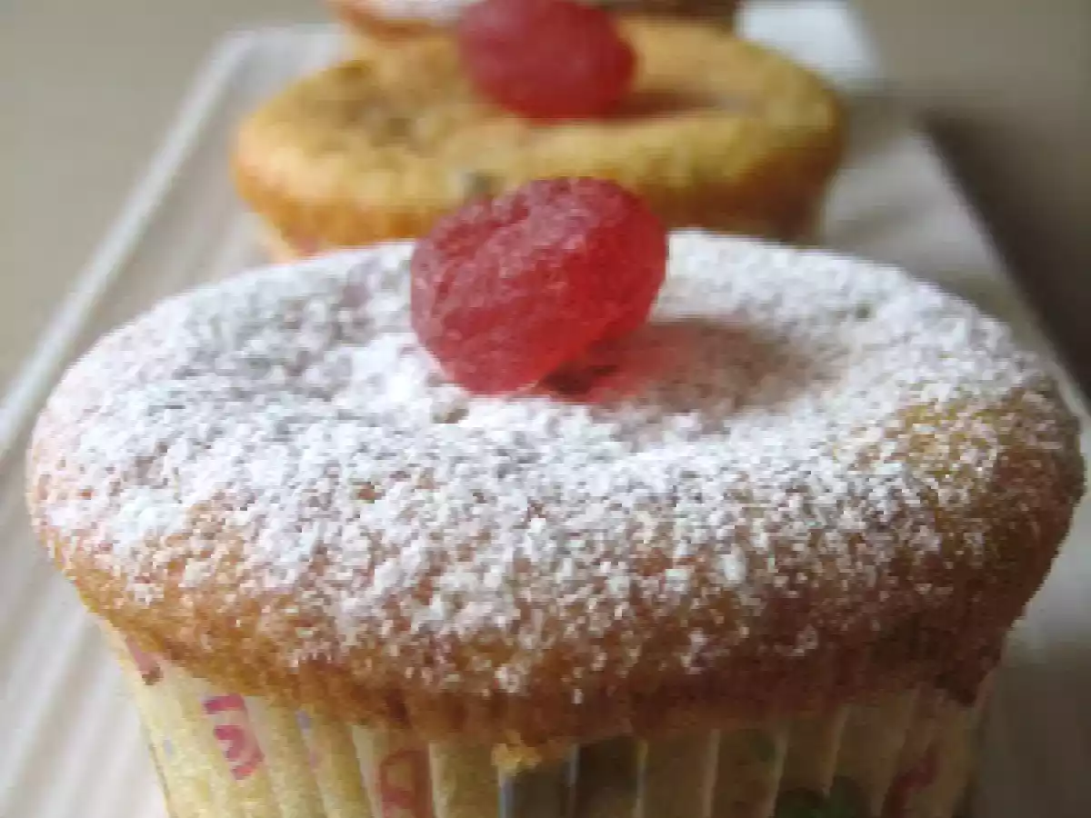 Magdalenas de mascarpone y fresas secas
