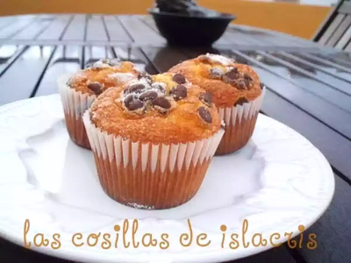 Magdalenas de naranja con pepitas de chocolate
