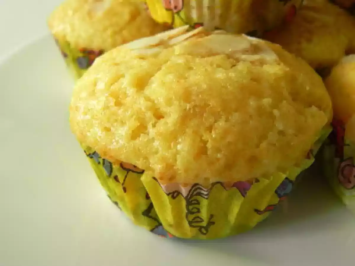 Magdalenas de naranja y almendras