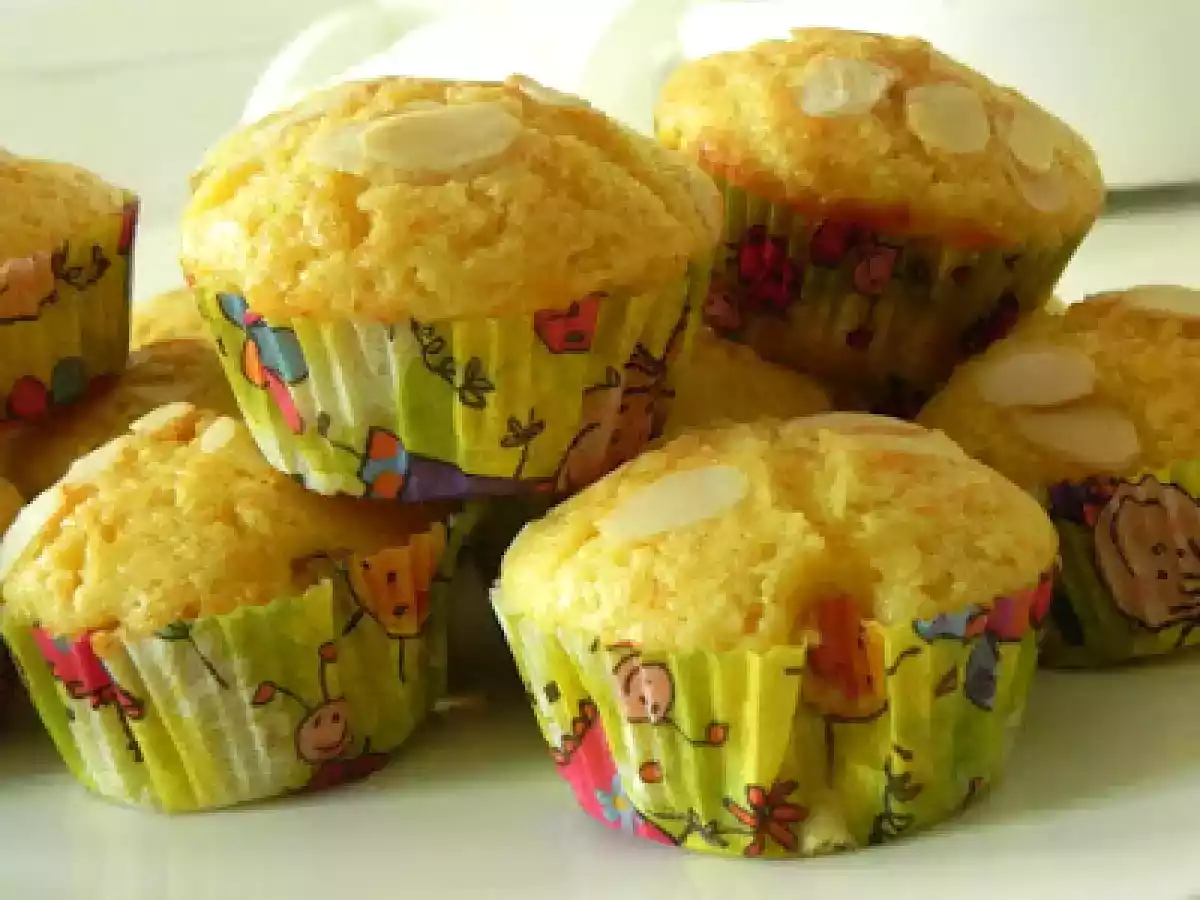 Magdalenas de naranja y almendras - foto 3