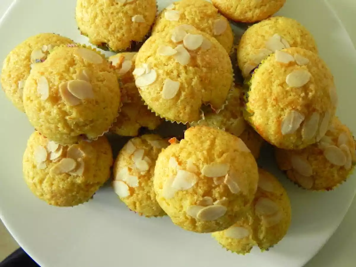 Magdalenas de naranja y almendras - foto 4