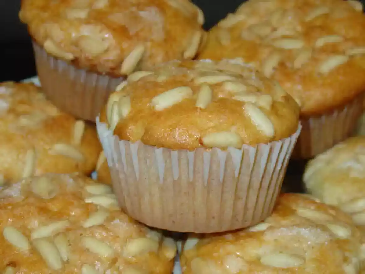 Magdalenas de piñones