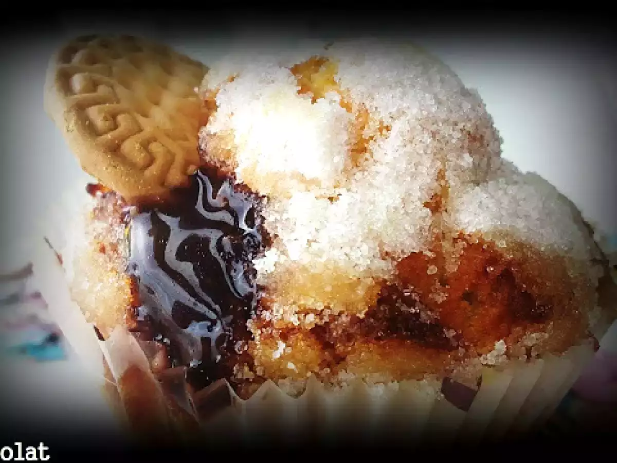 Magdalenas rellenas de natillas con mini galletas María