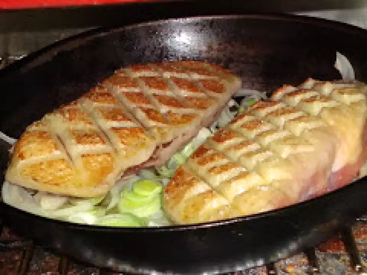 Magret de pato al calvados, con uvas pasas y tomate concassé. (Emilio Almagro) - foto 2