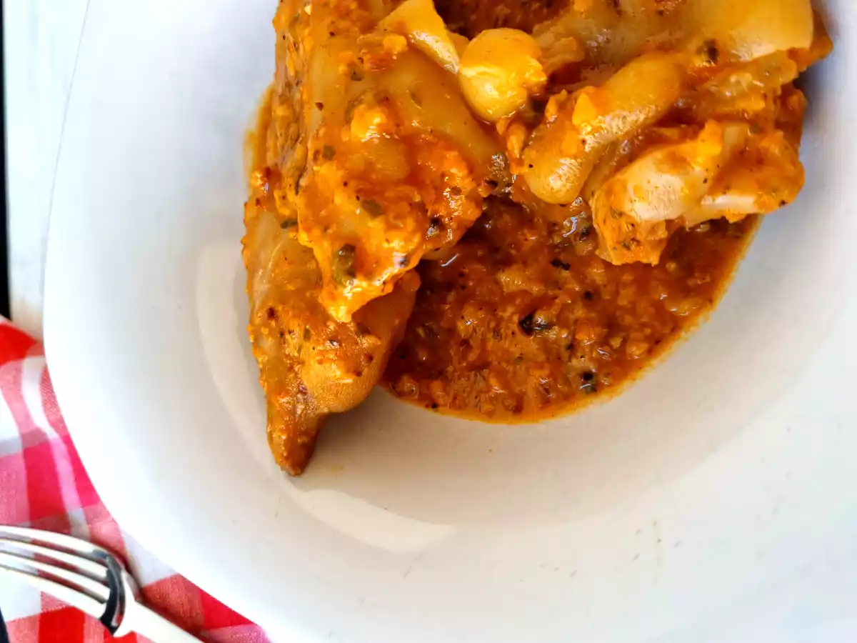 MANITAS DE CERDO EN SALSA - foto 2