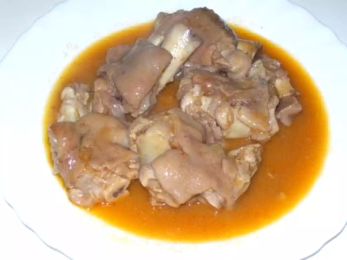 MANITAS DE CERDO EN SALSA