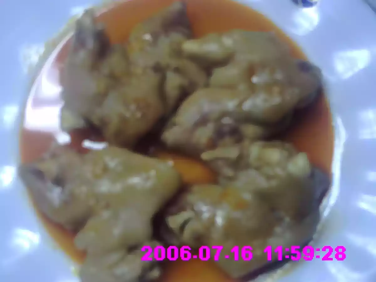 Manitas de cerdo en salsa de pimenton
