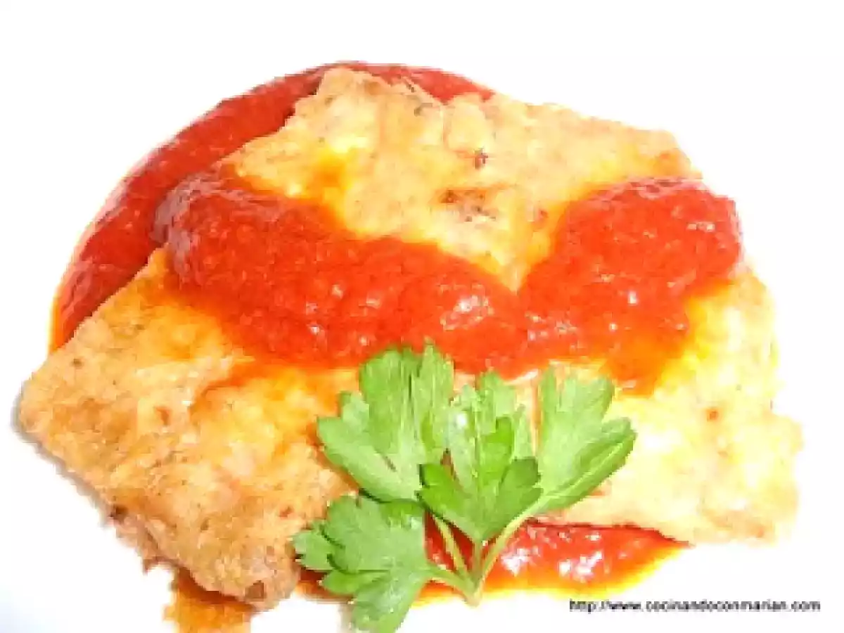 Manitas de cerdo rebozadas con salsa Vizcaina