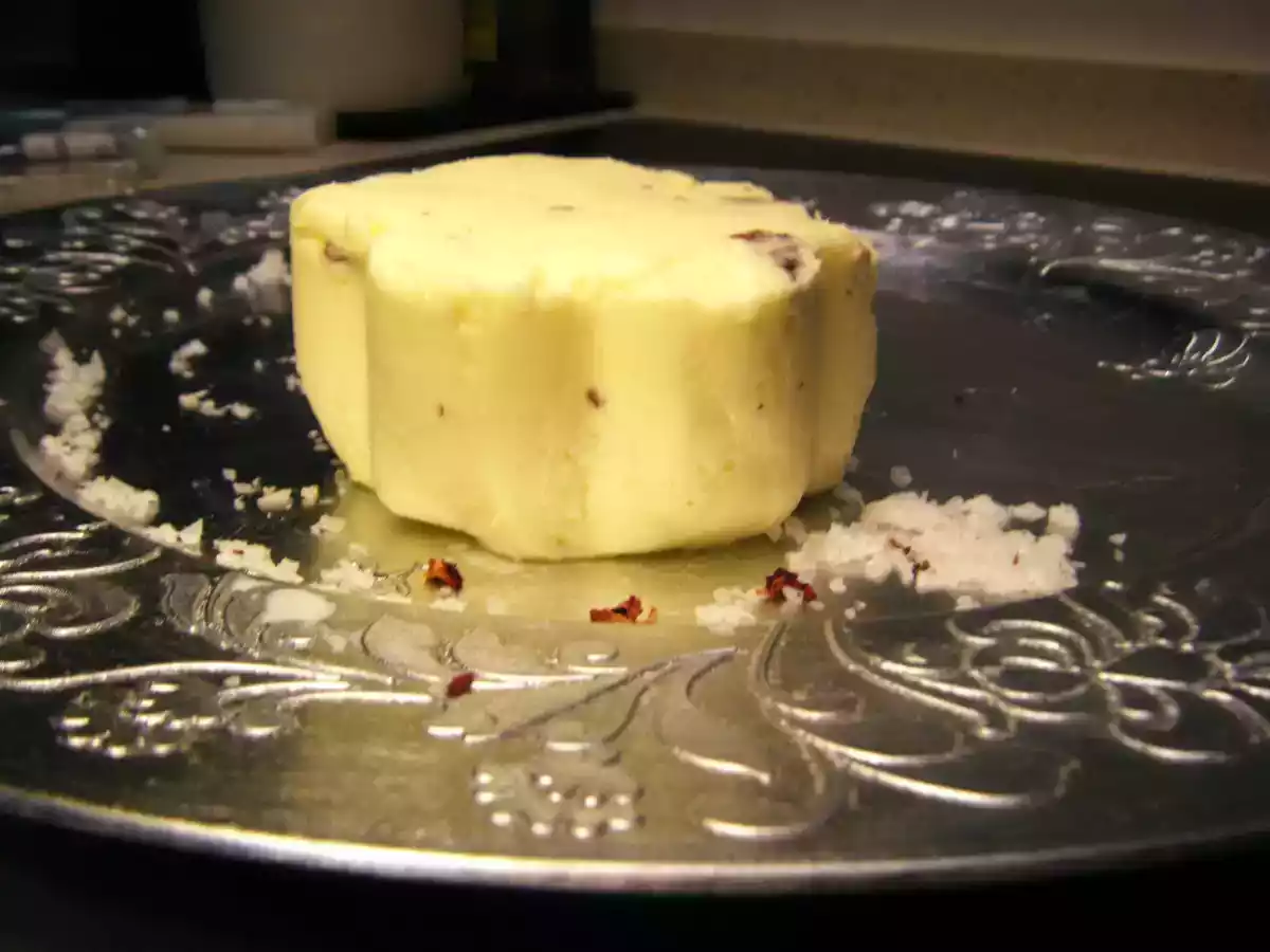Mantequilla con sal de petalos de rosa