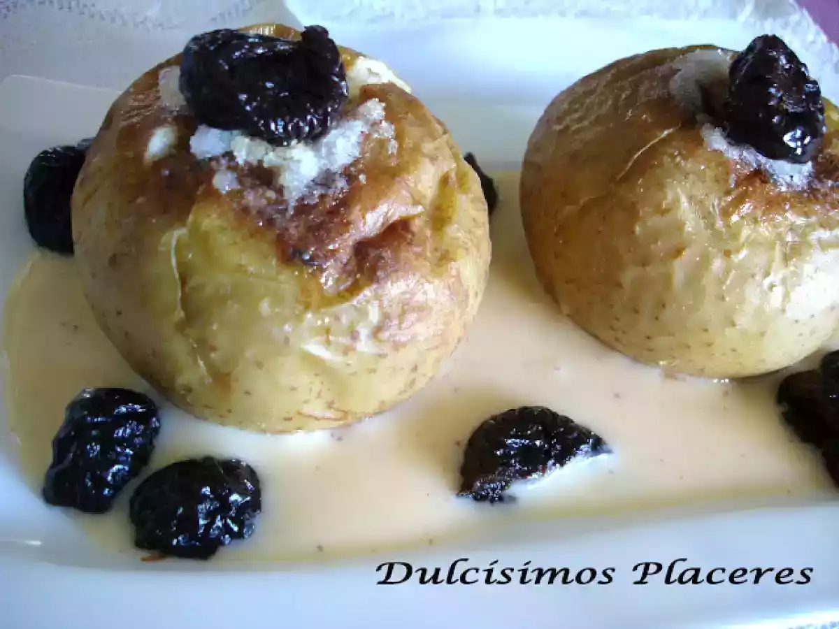 Manzana asada al Calvados sobre base de natillas