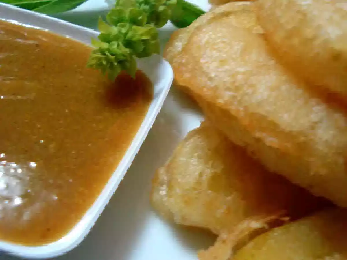 MANZANA EN TEMPURA CON SALSA DE MOSTAZA Y MIEL