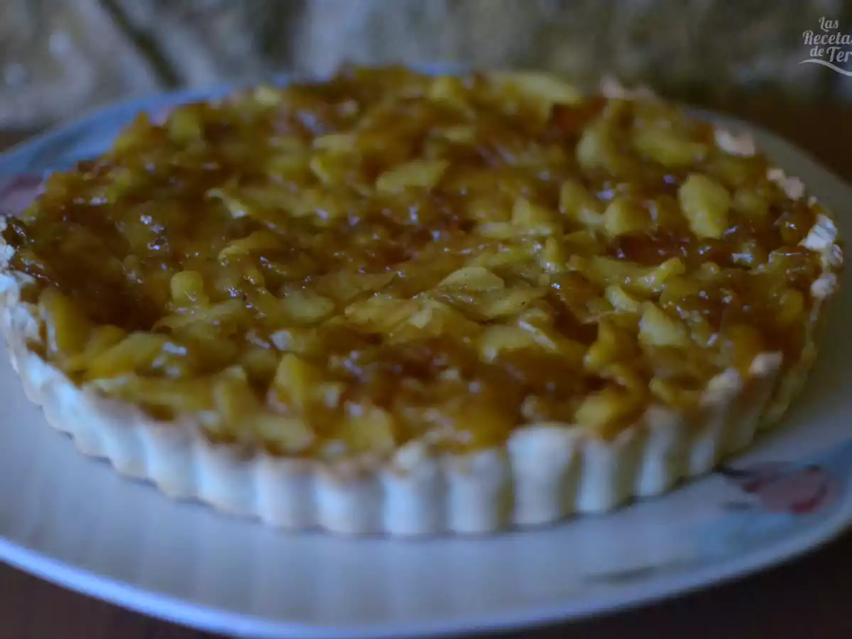 Maravilloso pastel de manzana con crema pastelera