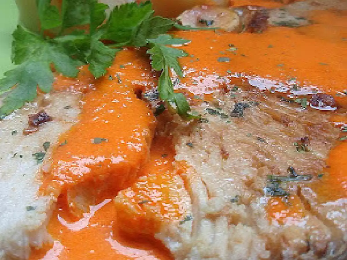 Marrrajo a la plancha con crema de piquillos - foto 2