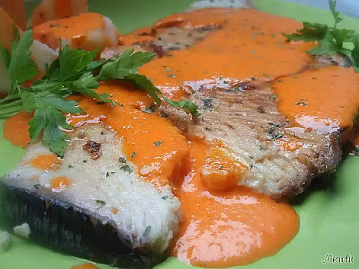 Marrrajo a la plancha con crema de piquillos - foto 3