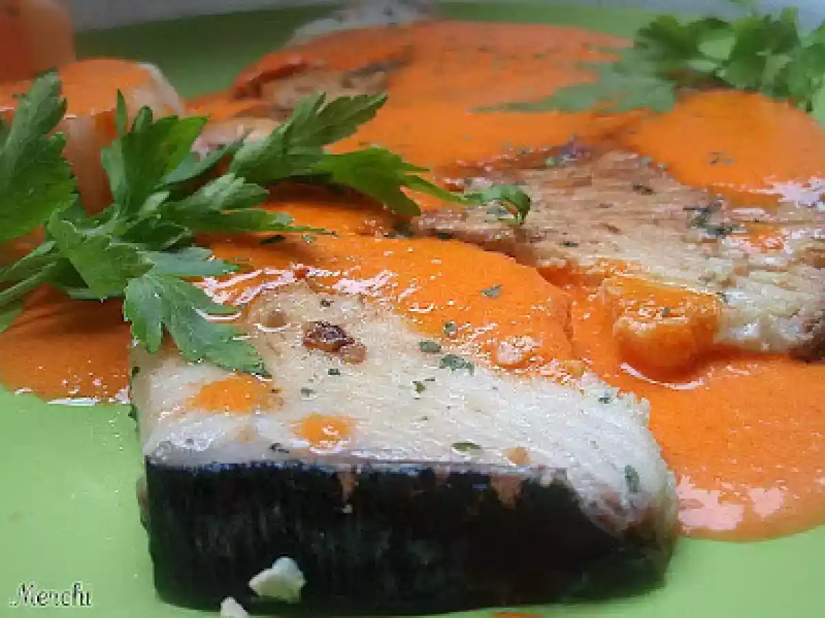 Marrrajo a la plancha con crema de piquillos - foto 4