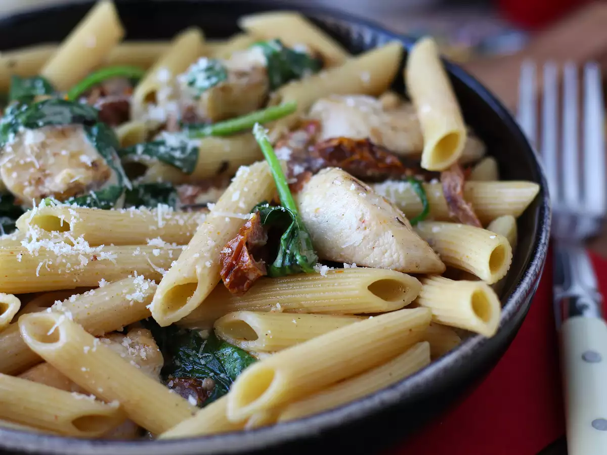 Marry Me Chicken Pasta: pasta cremosa con pollo, parmesano y tomates secos - foto 4