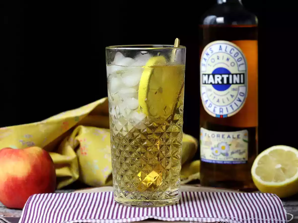 Martini Spritz sin alcohol, un cóctel dulce y floral
