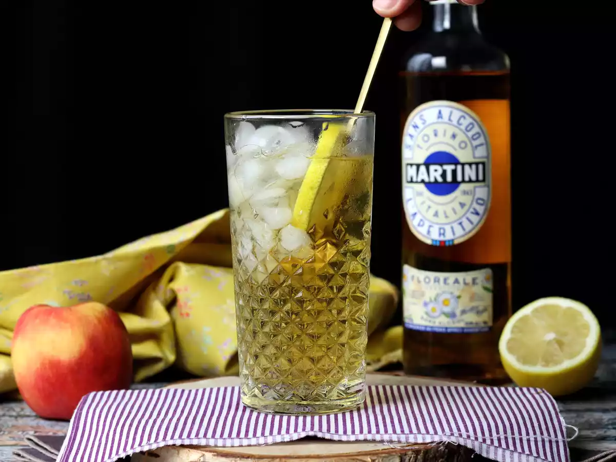 Martini Spritz sin alcohol, un cóctel dulce y floral - foto 3