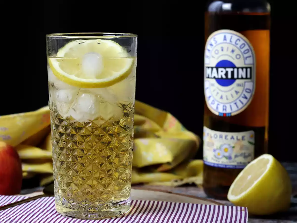 Martini Spritz sin alcohol, un cóctel dulce y floral - foto 4