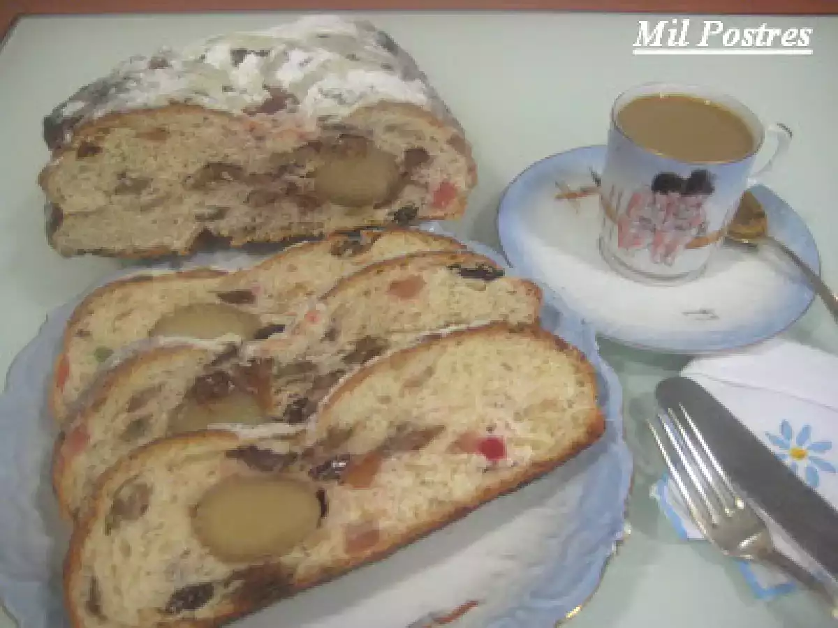 Marzipanstollen (stollen relleno de mazapán). Este año para el día de Reyes