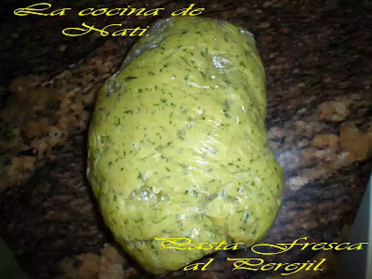 MASA BASE DE PASTA FRESCA AL PEREJIL.