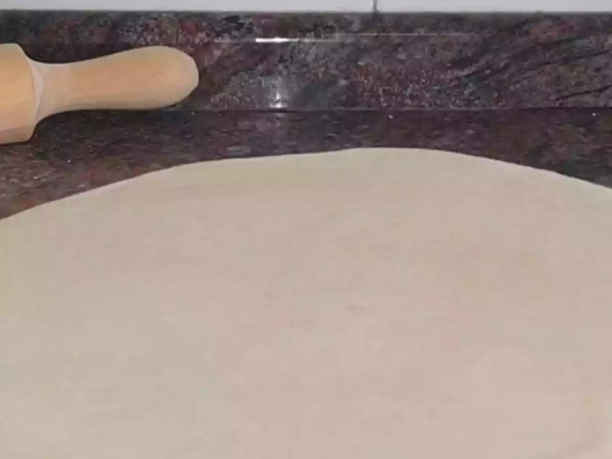 Masa de pizza casera en 10 minutos