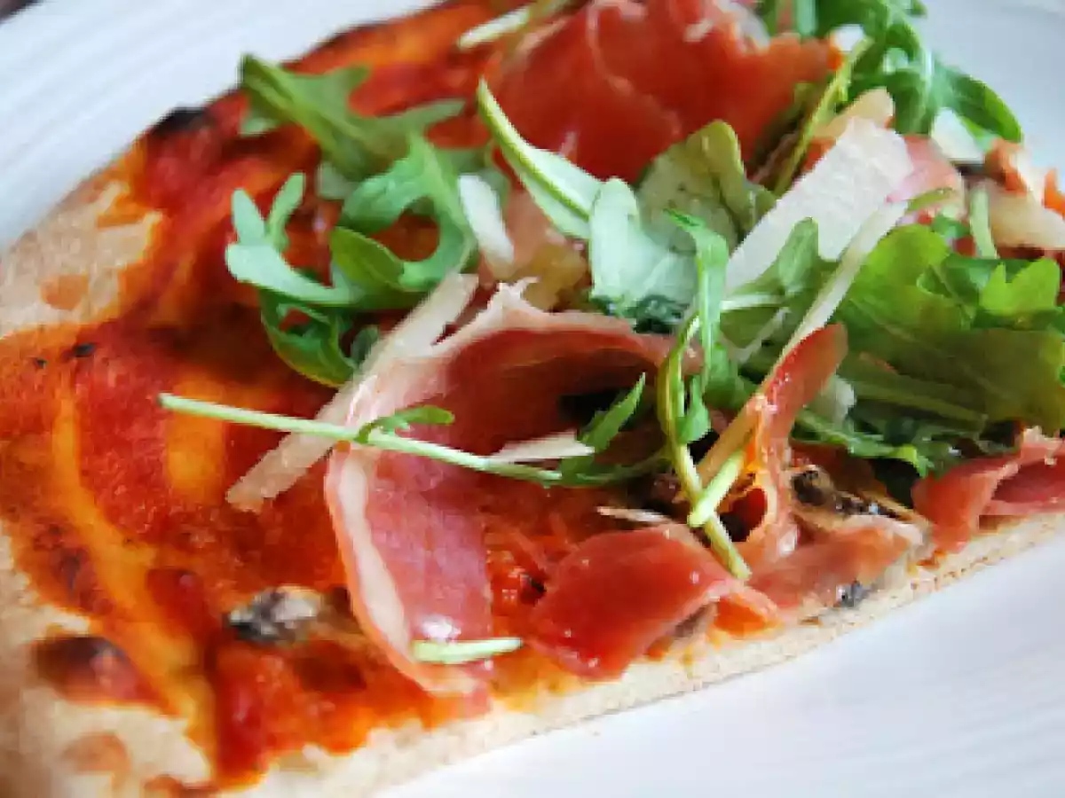 Masa de pizza fina al estilo trattoria