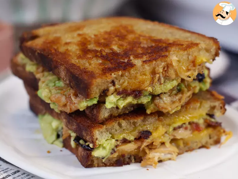 Maxi sándwich de queso estilo americano: pollo, guacamole y bacon, foto 1