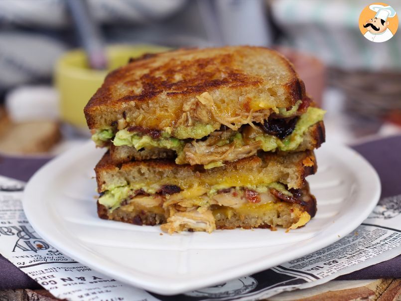 Maxi sándwich de queso estilo americano: pollo, guacamole y bacon, foto 2