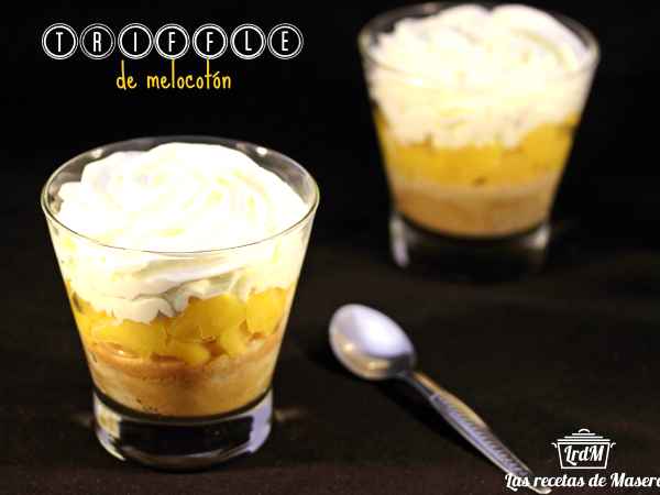 Triffle de melocotón y nata
