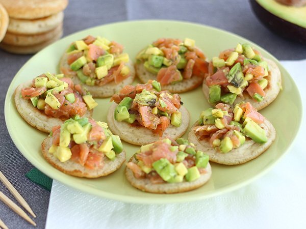 Tostas de salmón y aguacate