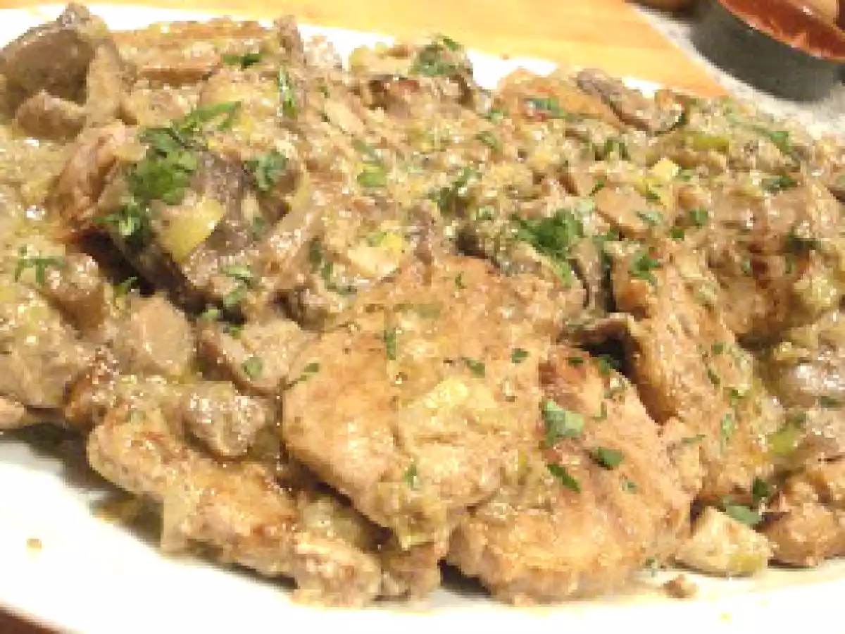 Medaglioni di maiale coan crema di gorgonzola e funghii - foto 2