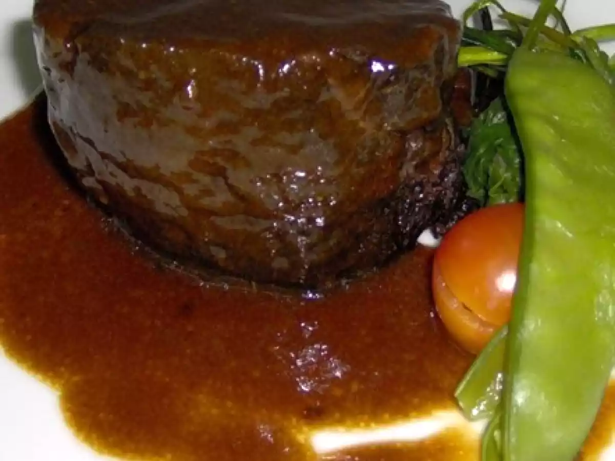 Medallón de carrillada de ternera al vino tinto