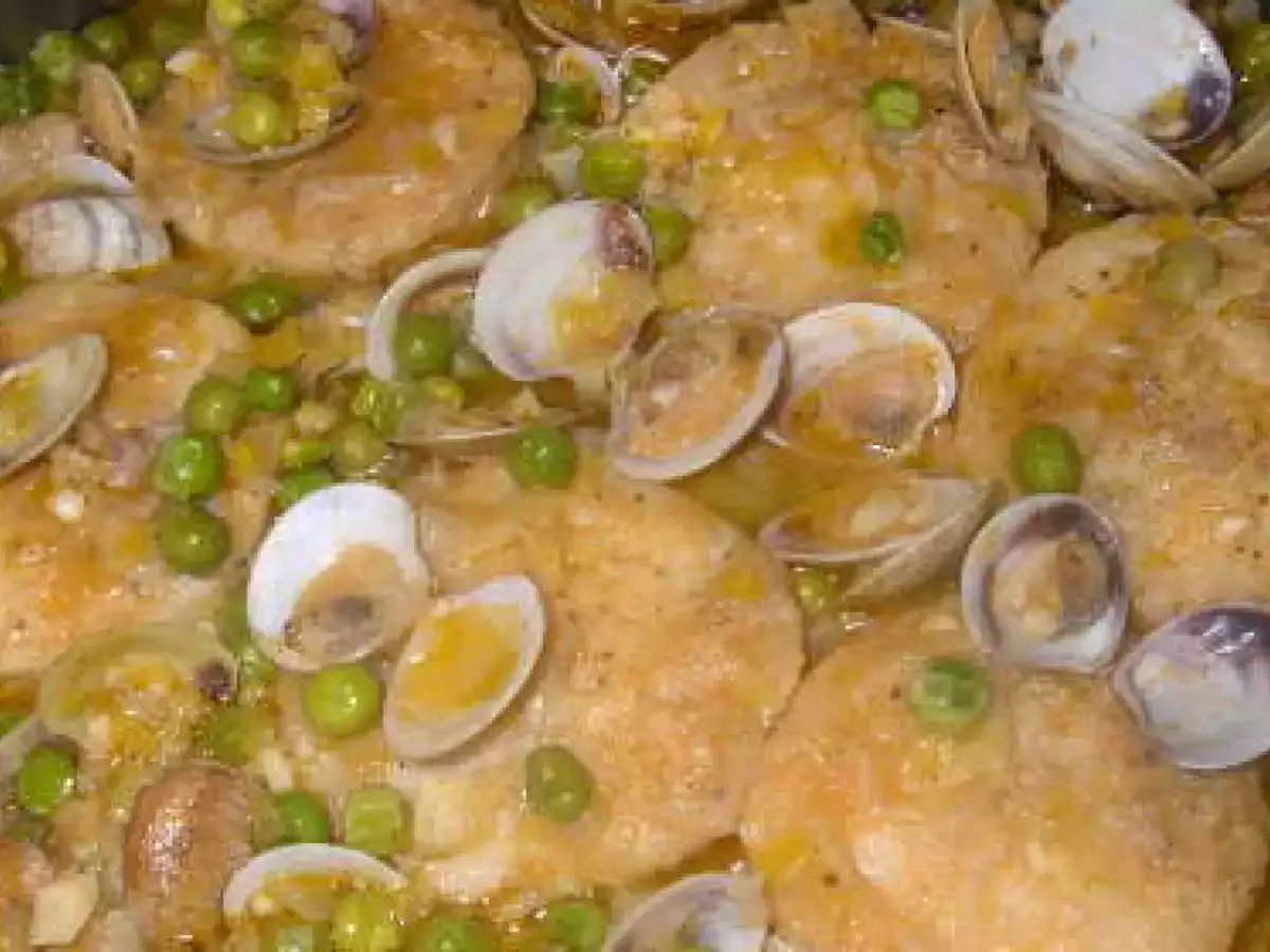 Medallones de merluza con almejas.