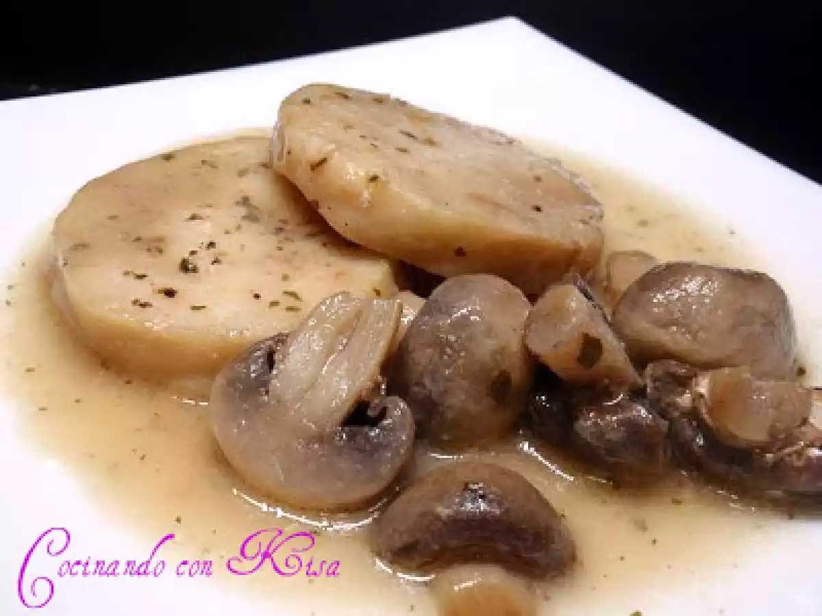 Medallones de merluza en salsa blanca y champiñones (fussioncook)