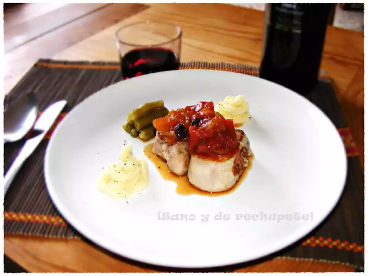 Medallones de solomillo con chutney de tomate