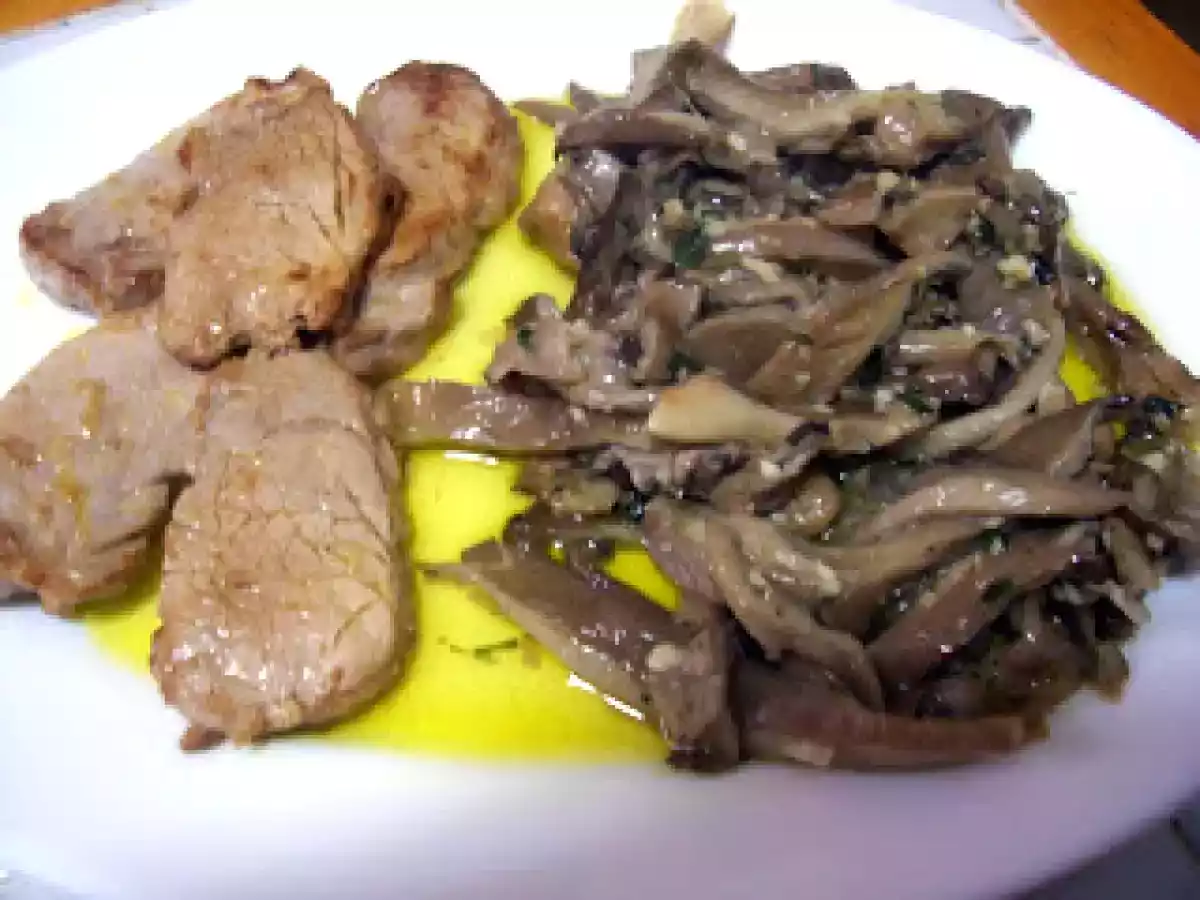 Medallones de solomillo con setas al ajillo