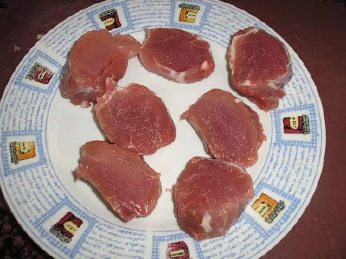 MEDALLONES DE SOLOMILLO SOBRE SALSA DE SETAS. - foto 5