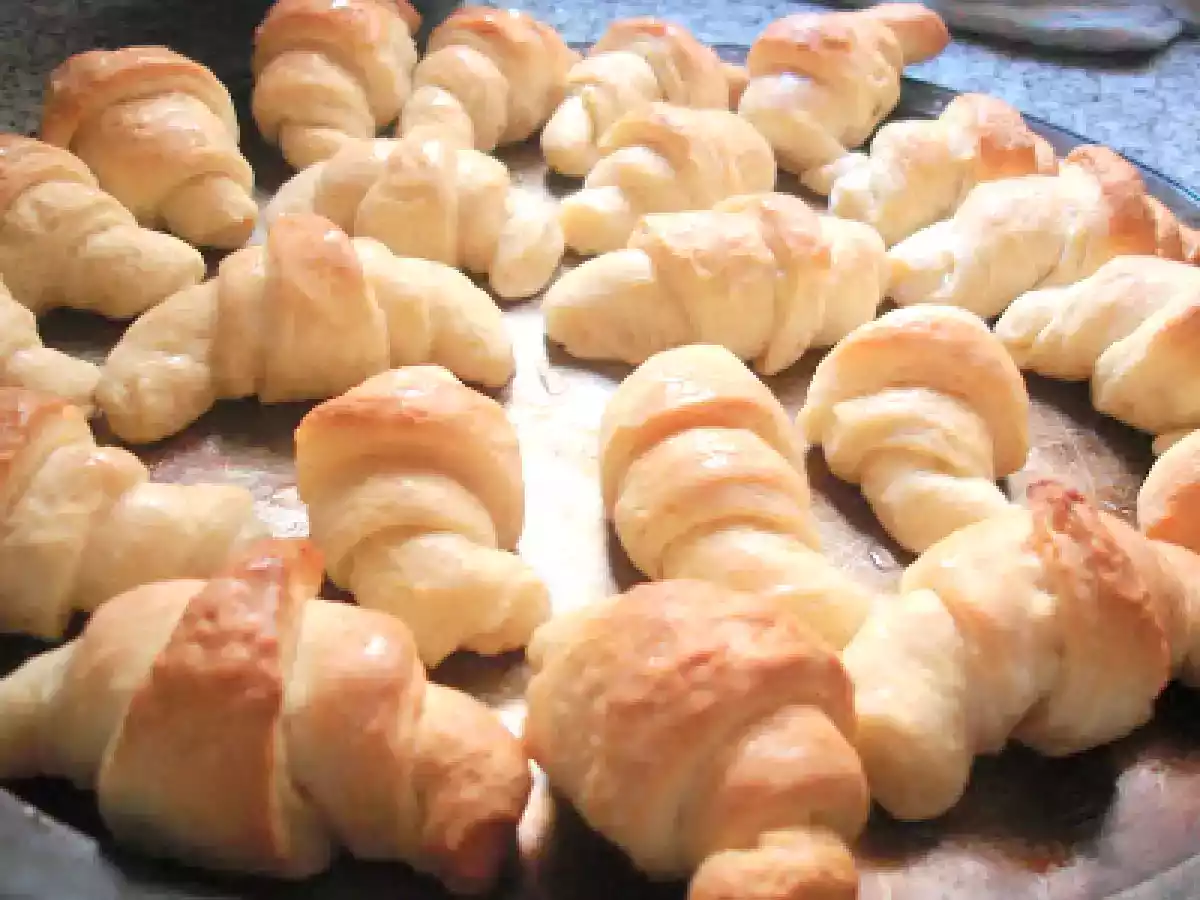 Medialunas con masa de brioche