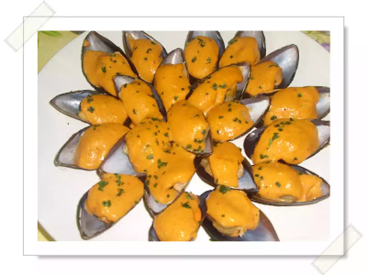 Mejillones Al Vapor Con Salsa Romesco