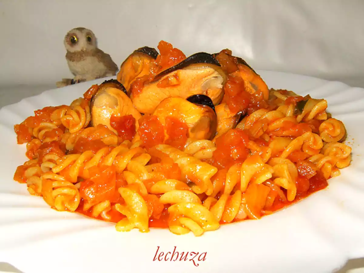 Mejillones con fusilli en salsa marinera - foto 2