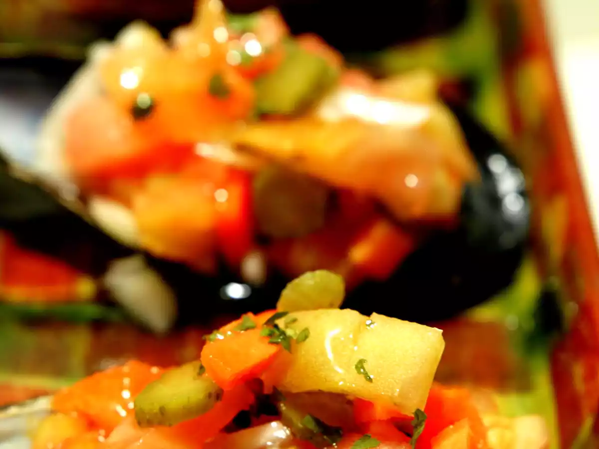 mejillones con verdura y pepinillos - foto 2