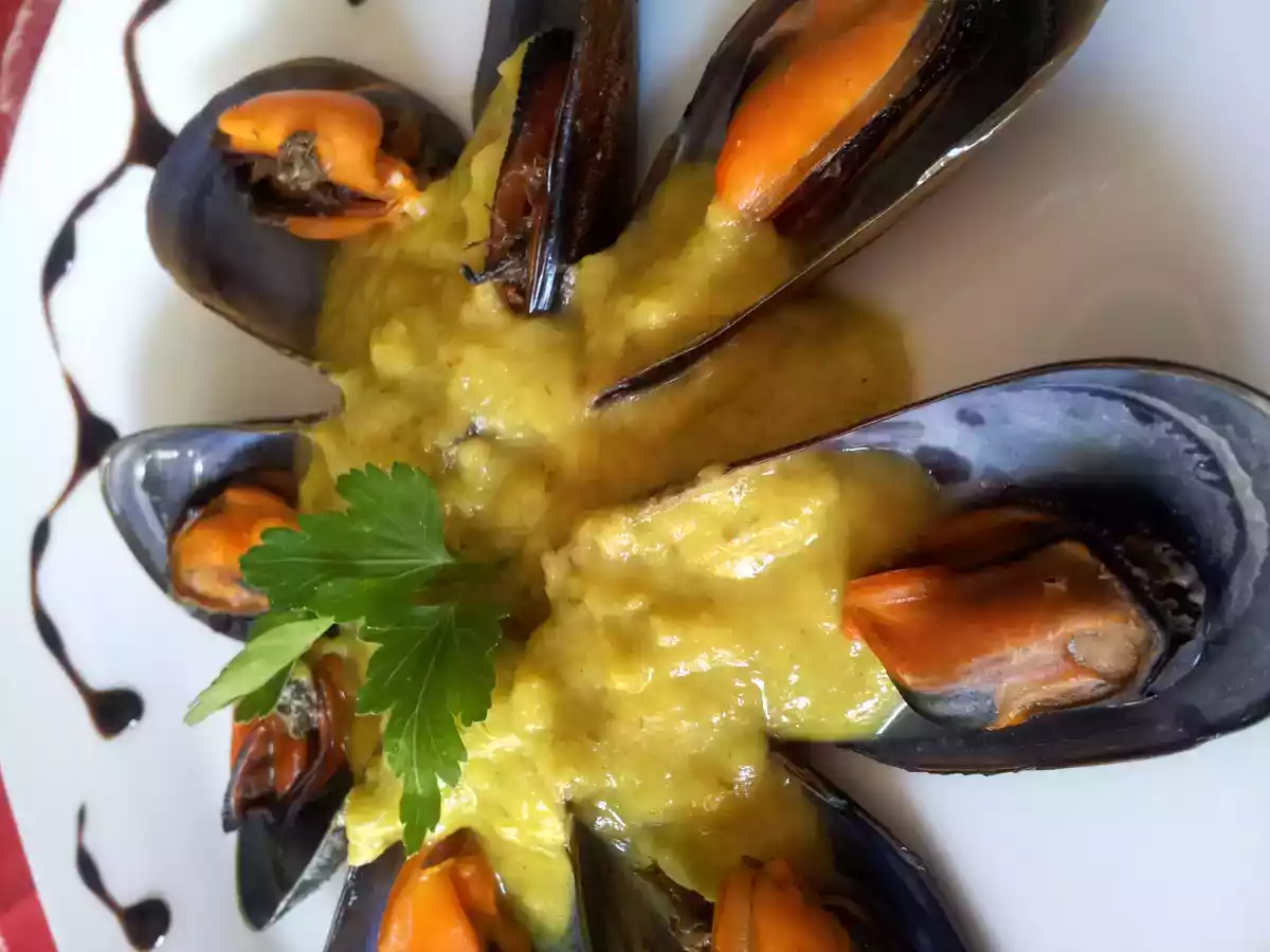 Mejillones en salsa de puerros y mostaza